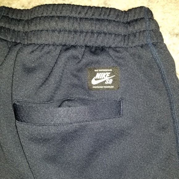 Nike SB Dri-Fit Men's Navy Athletics Shorts - Picture 3 of 3
